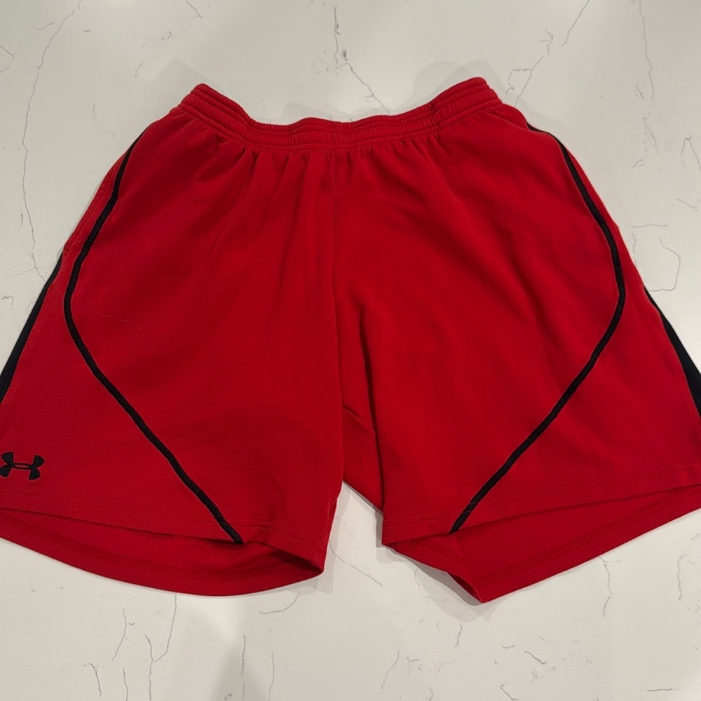 Under Armour Red And Black Athletic Shorts Men’s Large RN 96510 CA 41095